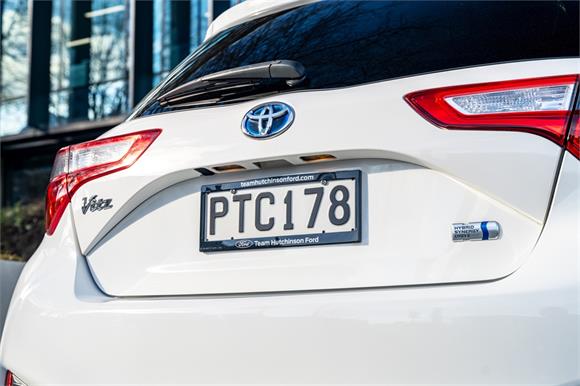 2017 Toyota Vitz Hybrid