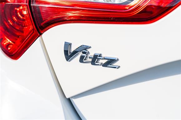 2017 Toyota Vitz Hybrid