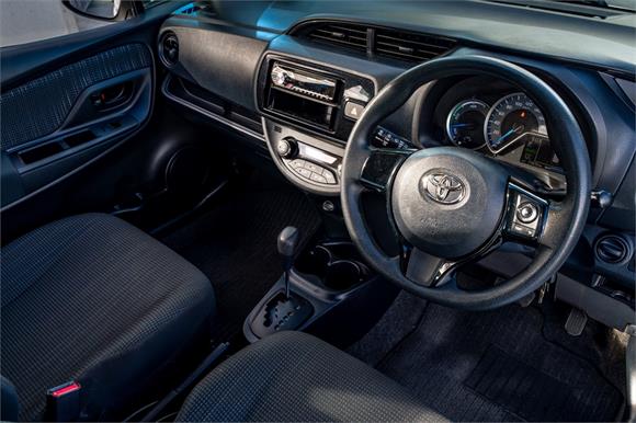 2017 Toyota Vitz Hybrid