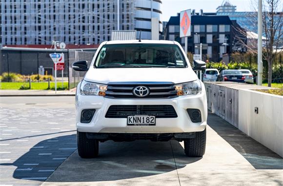 2017 Toyota Hilux SR 2.8L 4WD