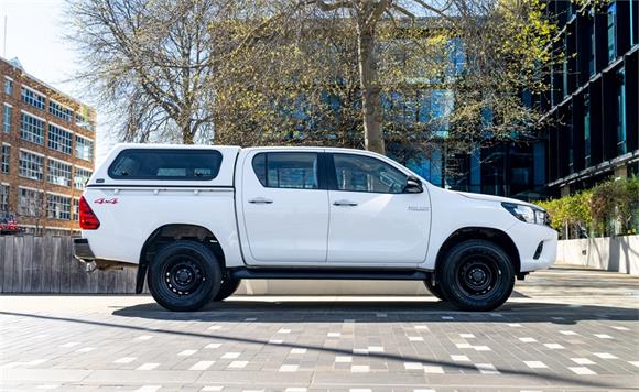 2017 Toyota Hilux SR 2.8L 4WD