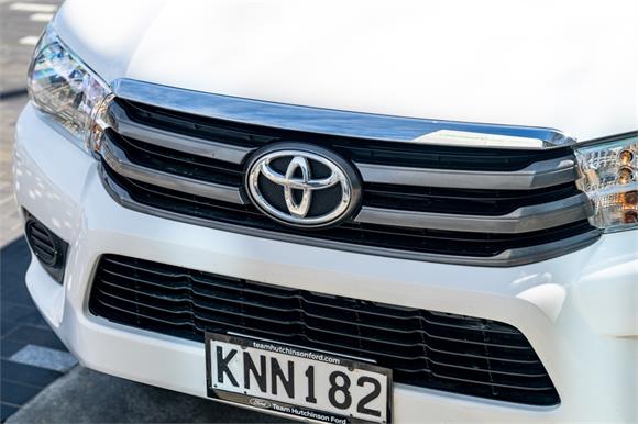 2017 Toyota Hilux SR 2.8L 4WD