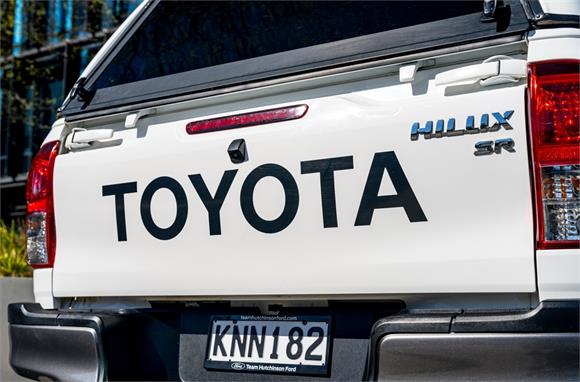 2017 Toyota Hilux SR 2.8L 4WD