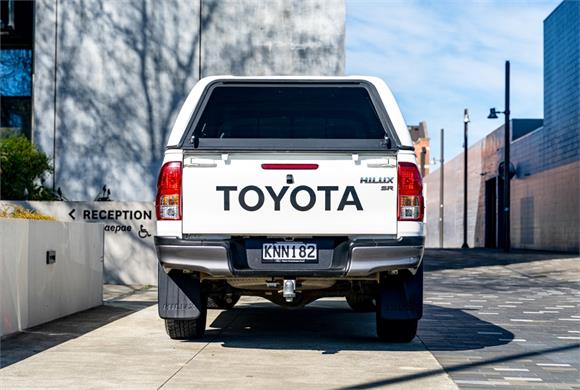 2017 Toyota Hilux SR 2.8L 4WD