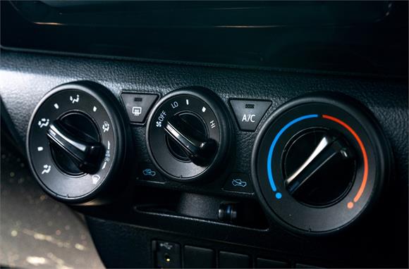 2017 Toyota Hilux SR 2.8L 4WD