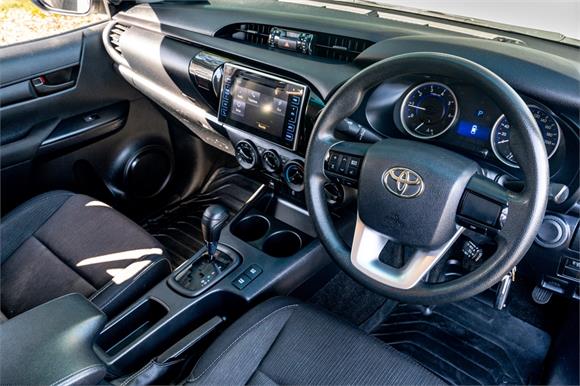 2017 Toyota Hilux SR 2.8L 4WD