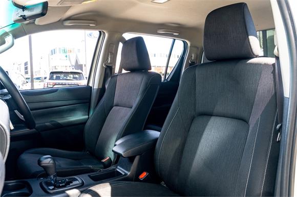 2017 Toyota Hilux SR 2.8L 4WD