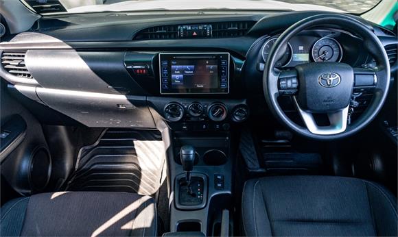2017 Toyota Hilux SR 2.8L 4WD