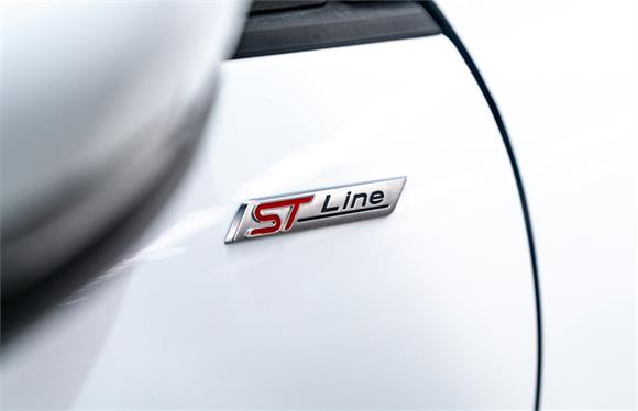 2023 Ford Escape ST-Line Hybrid