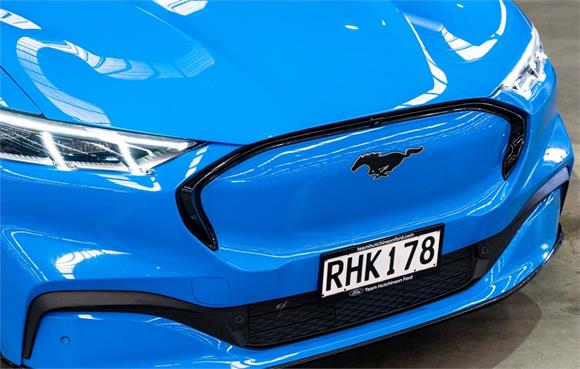 2024 Ford Mustang AWD 98Kwh