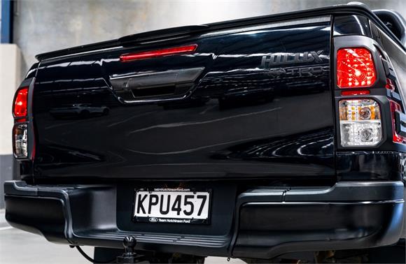 2017 Toyota Hilux SR5 TD DC 2.8L 4WD