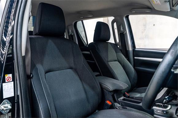 2017 Toyota Hilux SR5 TD DC 2.8L 4WD