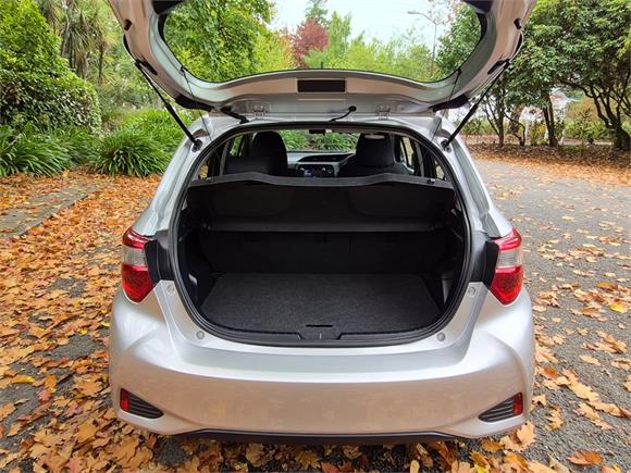 2017 Toyota Yaris GX 1.3P 4AT FWD9YSAG-NM1)