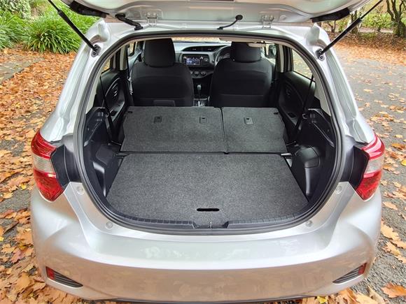 2017 Toyota Yaris GX 1.3P 4AT FWD9YSAG-NM1)