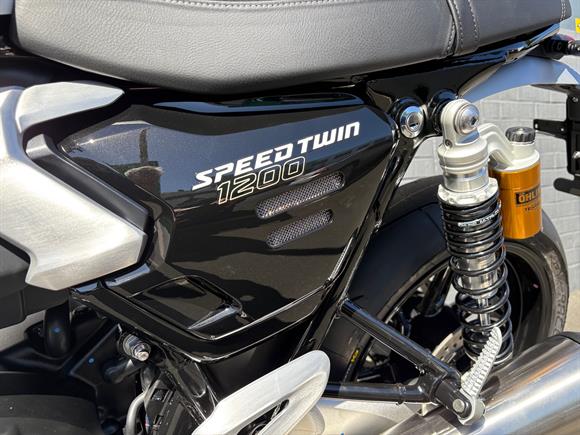 New Triumph Speed Twin 1200 RS