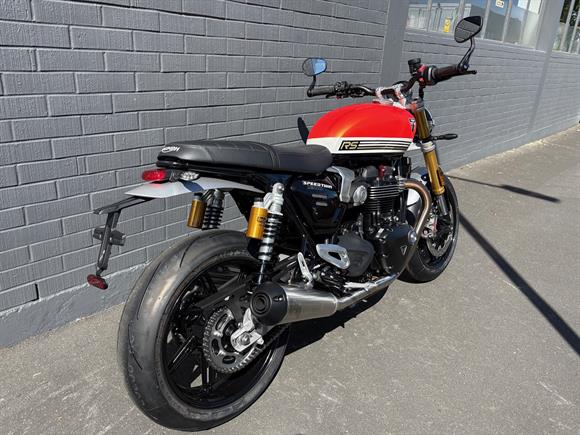 New Triumph Speed Twin 1200 RS