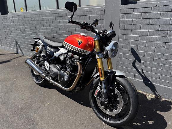 New Triumph Speed Twin 1200 RS