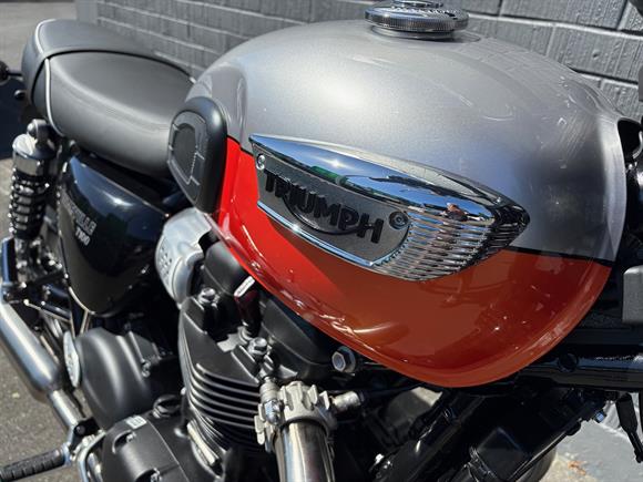 New Triumph Bonneville T100