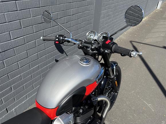 New Triumph Bonneville T100
