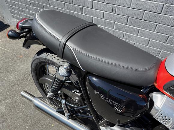 New Triumph Bonneville T100