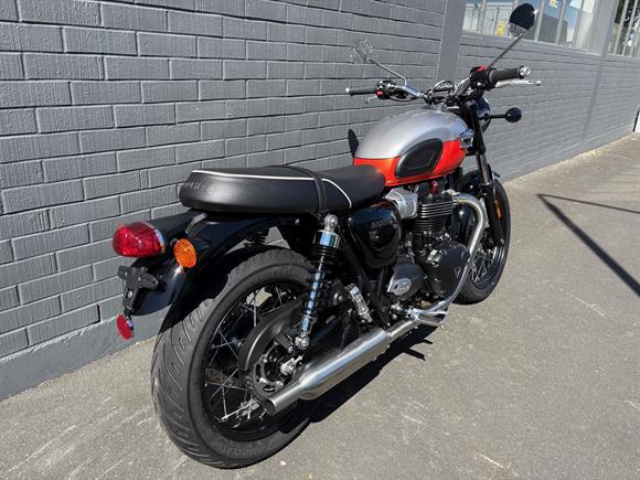 New Triumph Bonneville T100