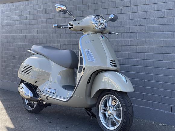 New Vespa GTS 300 Classic