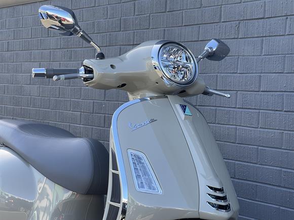 New Vespa GTS 300 Classic