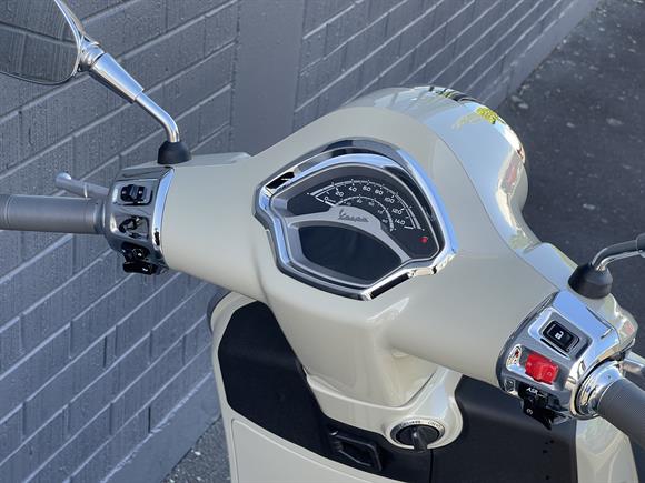 New Vespa GTS 300 Classic