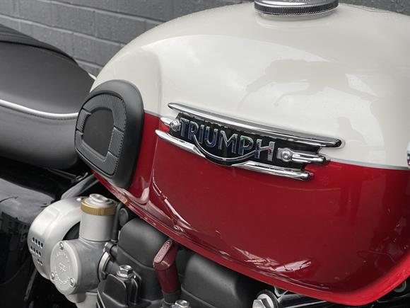New Triumph Bonneville T120