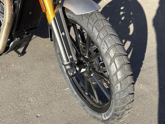 New Triumph Scrambler 400 X