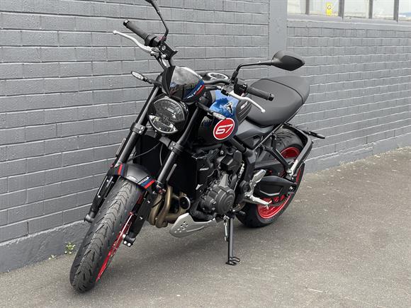 New Triumph Trident 660 TRIPLE TRIBUTE EDITION