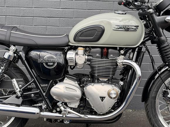 New Triumph T120 Bonneville