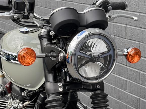 New Triumph T120 Bonneville