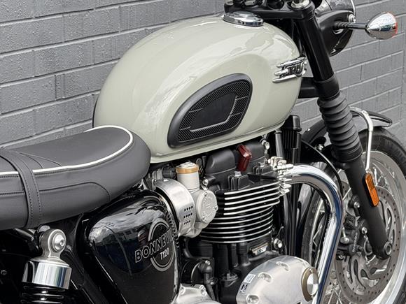 New Triumph T120 Bonneville