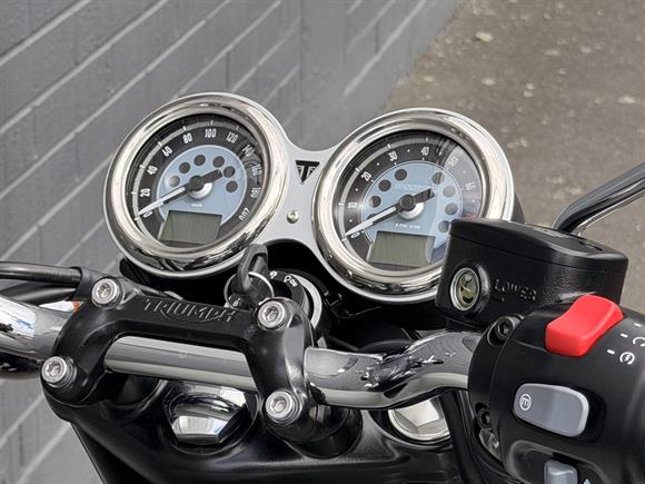 New Triumph T120 Bonneville