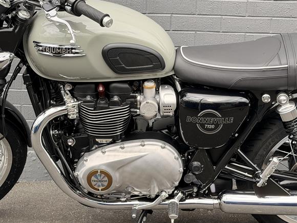 New Triumph T120 Bonneville