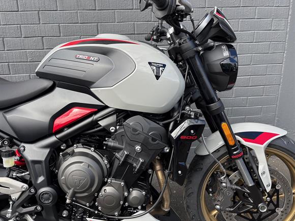 New Triumph Trident 800