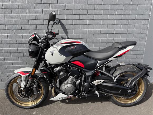 New Triumph Trident 800