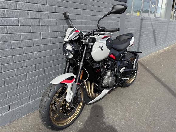 New Triumph Trident 800