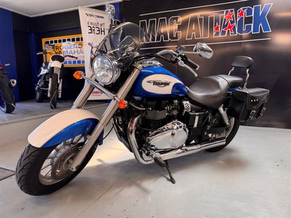 Triumph Bonneville 2011